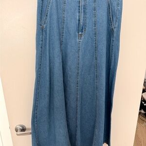 Universal Thread Light Blue Denim Jeans